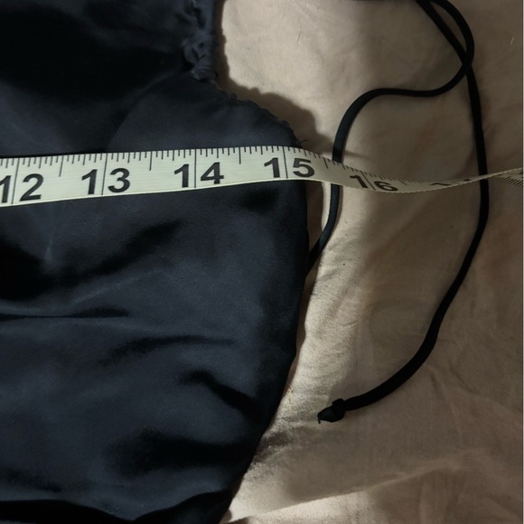 Wilfred Black Fitted Camisole with Spaghetti Straps and scoop neck xs - Picture 9 of 11